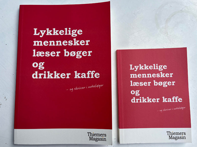 Notesbog (stor). Lykkelige mennesker læser bøger og drikker kaffe.